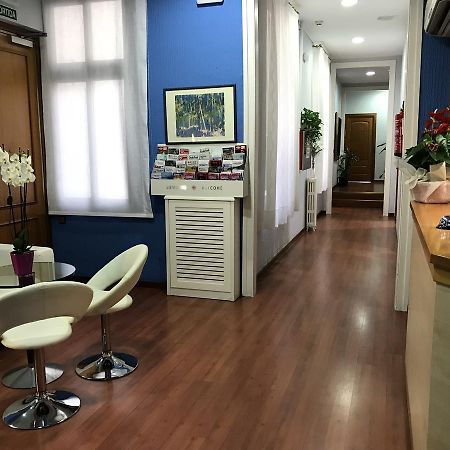 Hotel Pelayo Barcelona Bagian luar foto