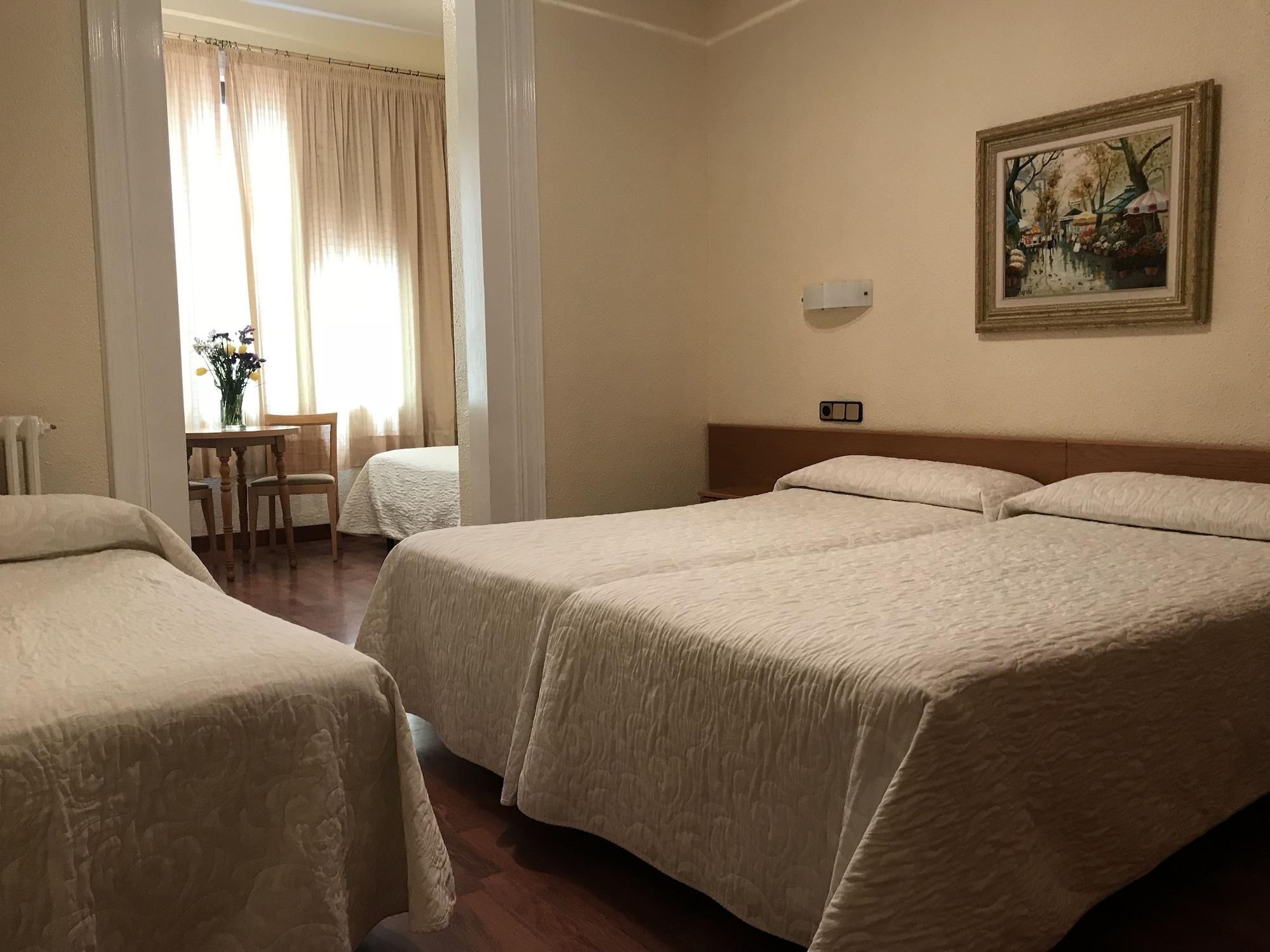 Hotel Pelayo Barcelona Bagian luar foto