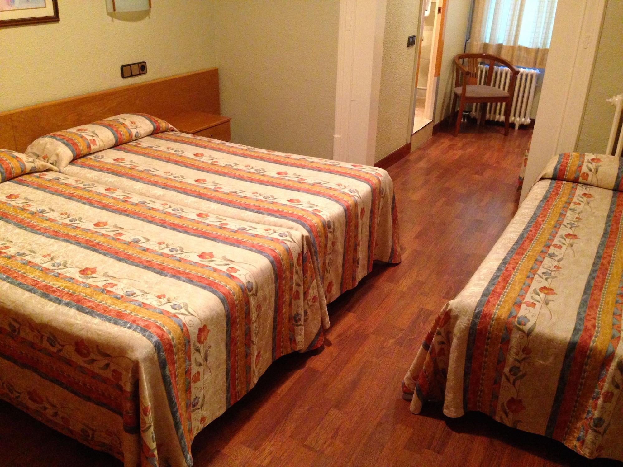 Hotel Pelayo Barcelona Bagian luar foto