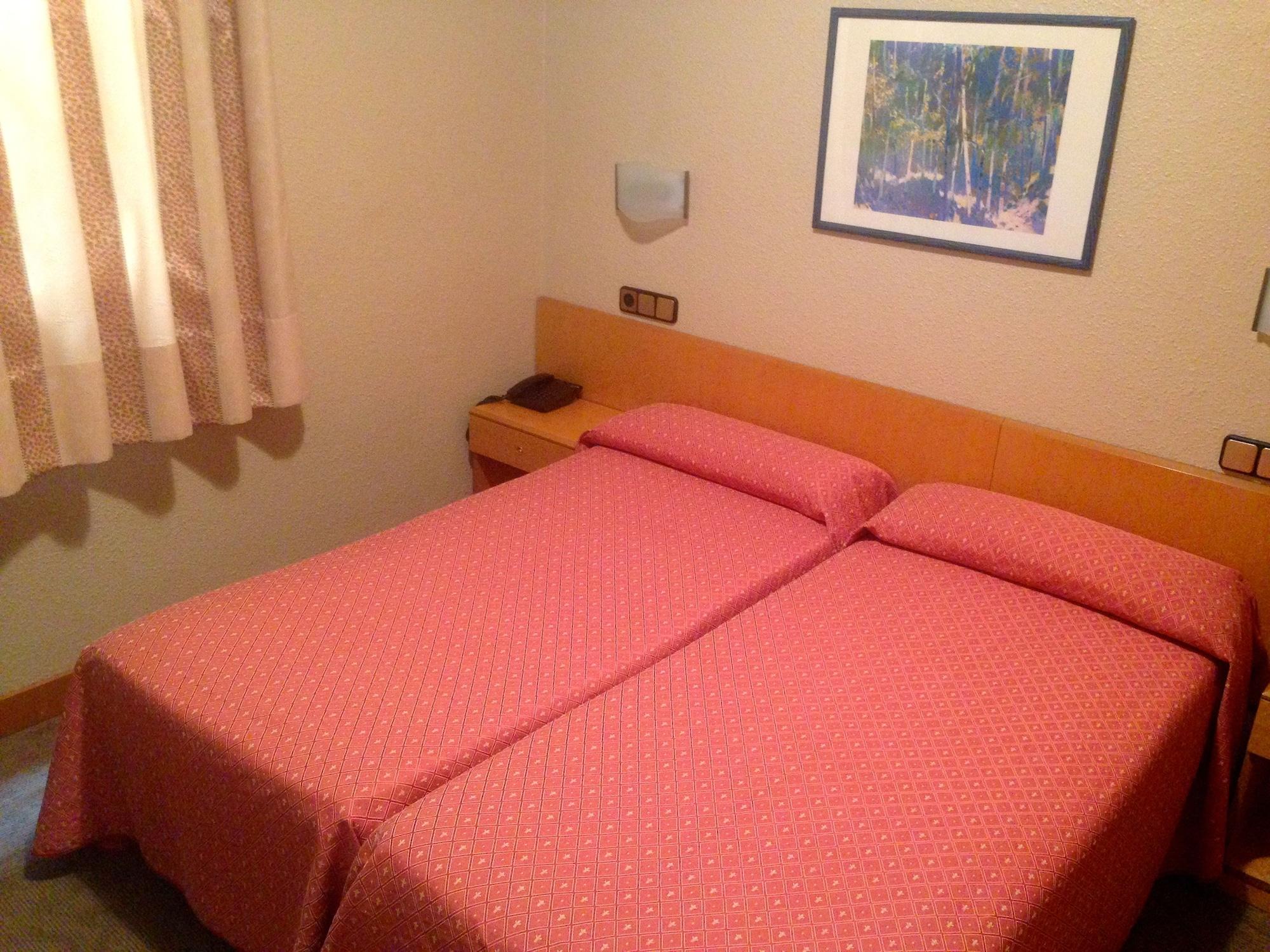 Hotel Pelayo Barcelona Bagian luar foto