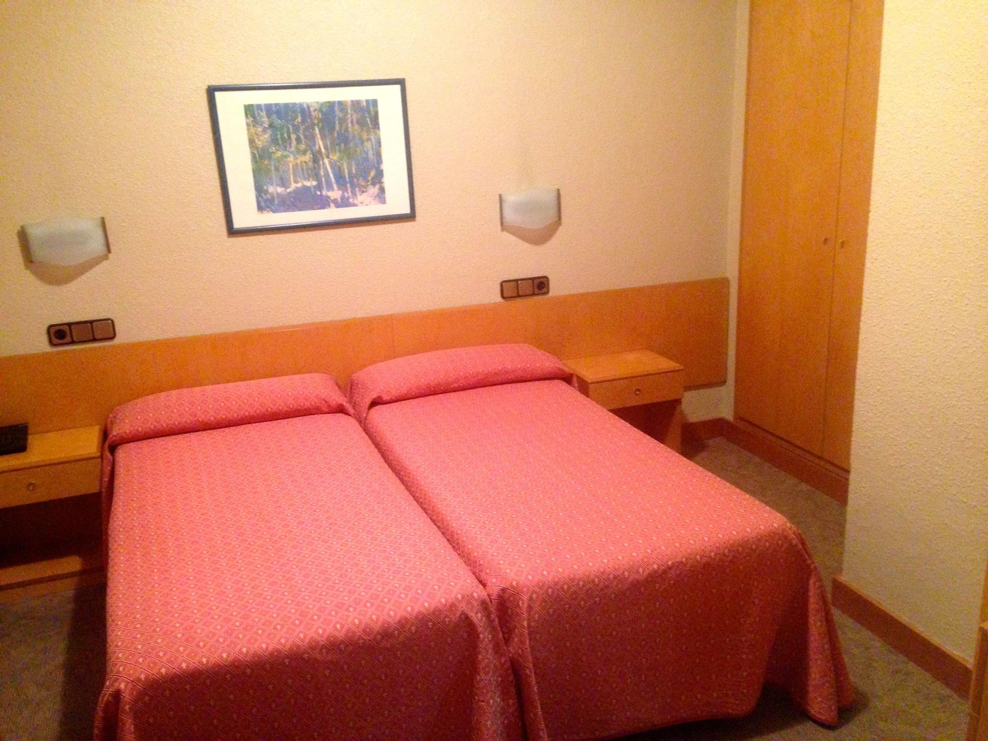 Hotel Pelayo Barcelona Bagian luar foto