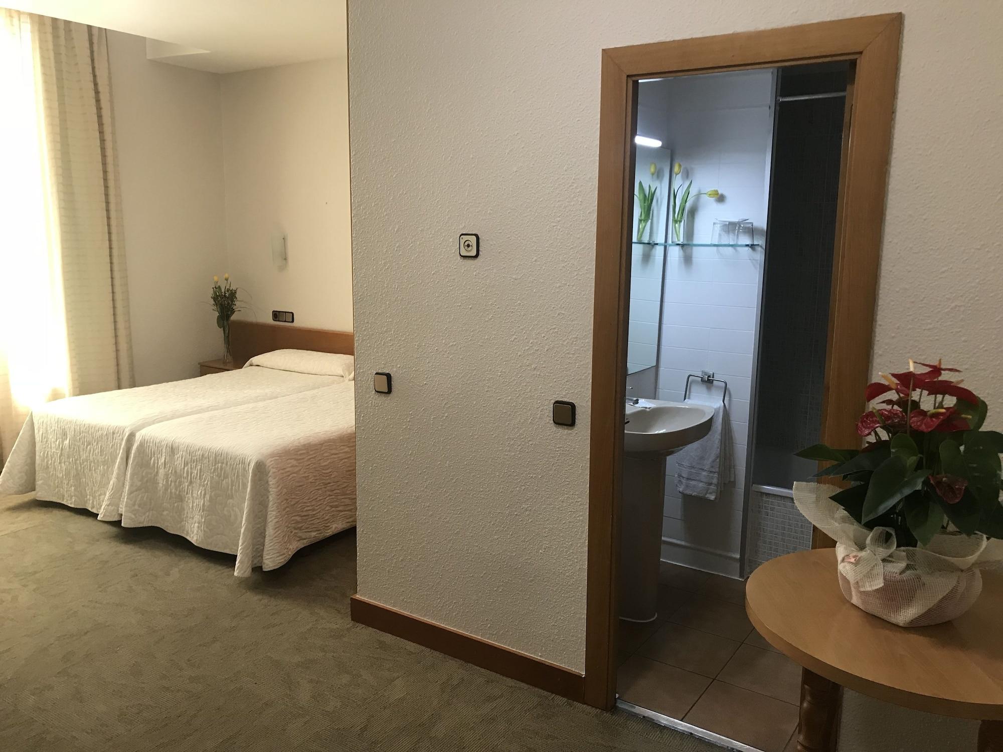 Hotel Pelayo Barcelona Bagian luar foto