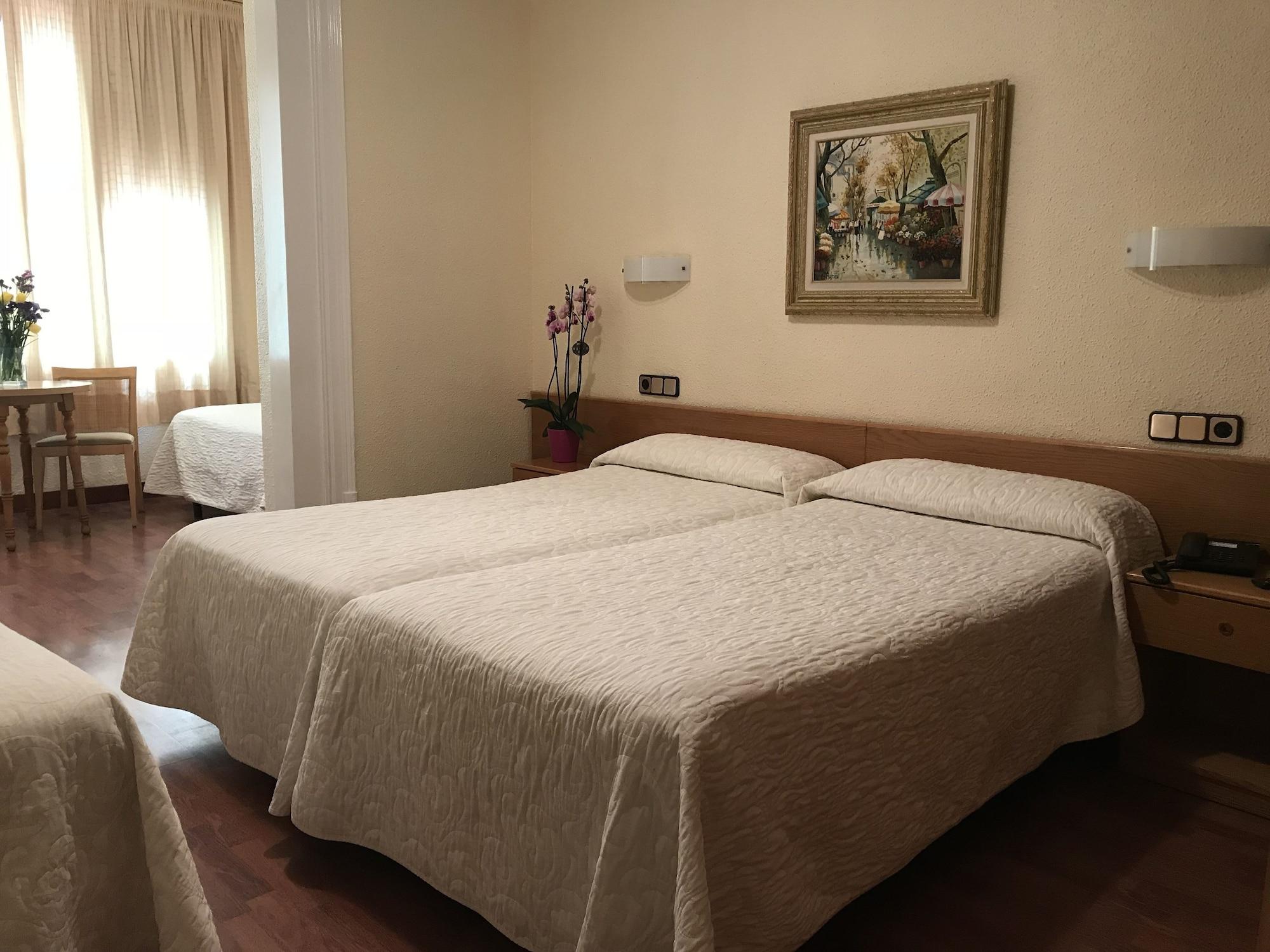 Hotel Pelayo Barcelona Bagian luar foto