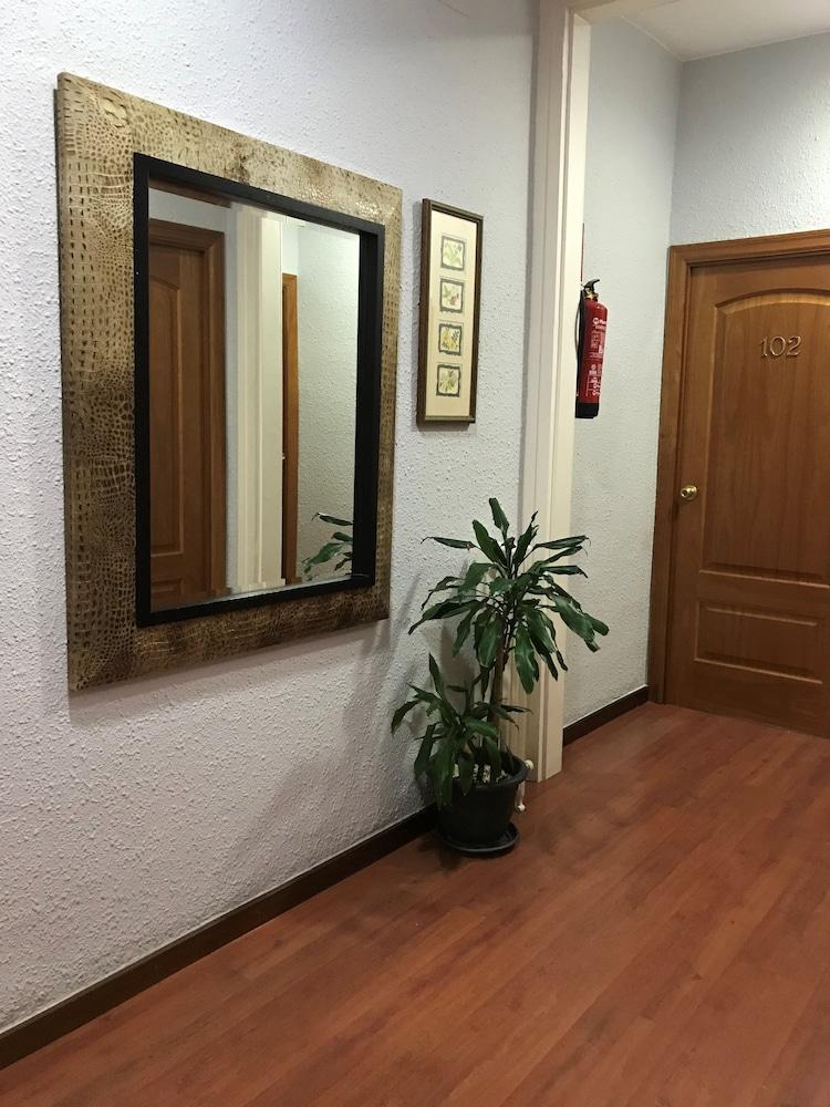 Hotel Pelayo Barcelona Bagian luar foto