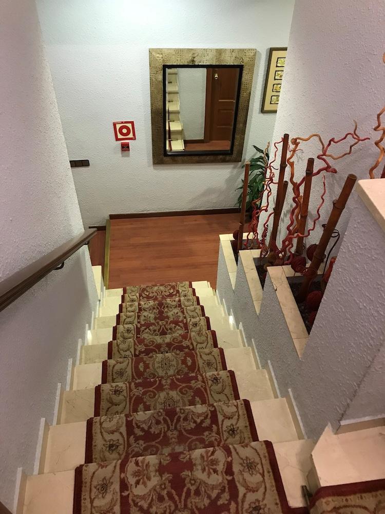 Hotel Pelayo Barcelona Bagian luar foto
