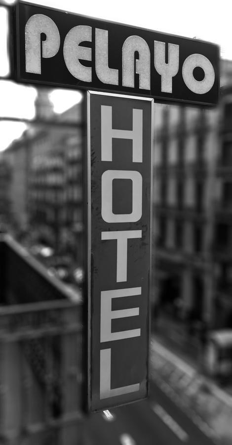 Hotel Pelayo Barcelona Bagian luar foto