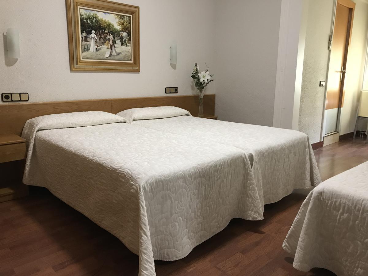 Hotel Pelayo Barcelona Bagian luar foto