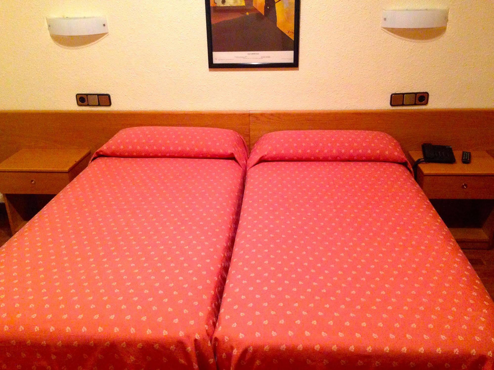 Hotel Pelayo Barcelona Bagian luar foto