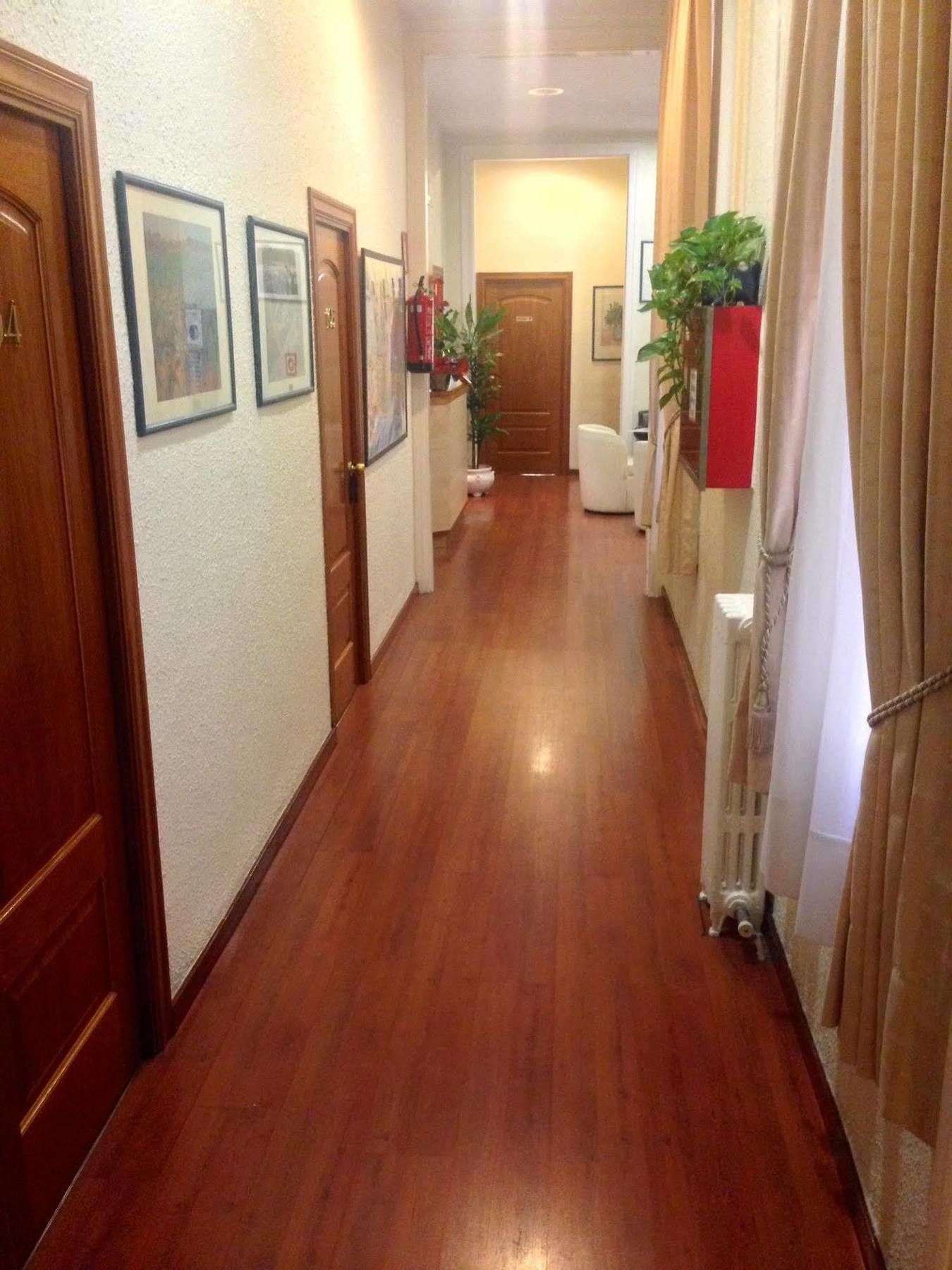 Hotel Pelayo Barcelona Bagian luar foto