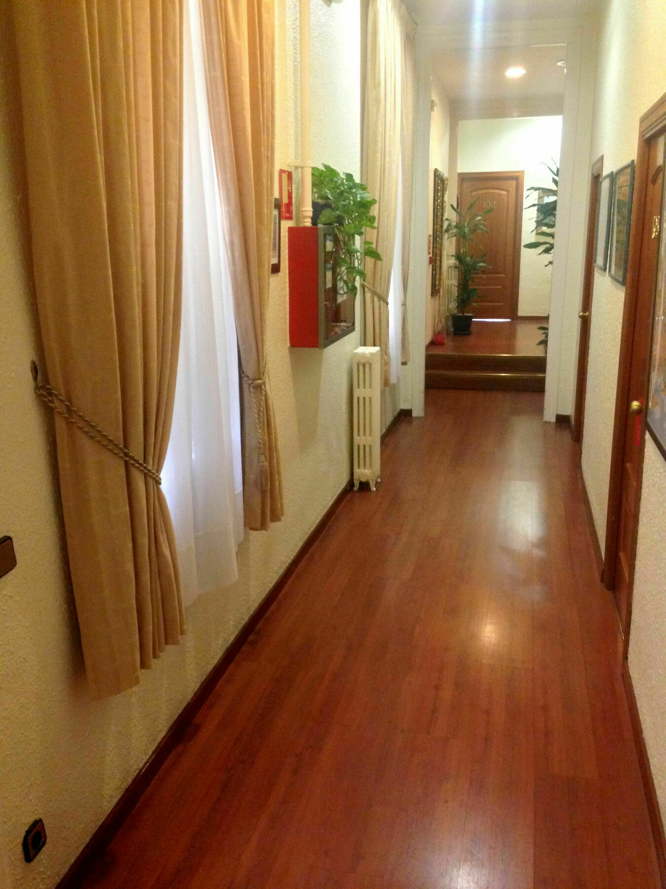 Hotel Pelayo Barcelona Bagian luar foto