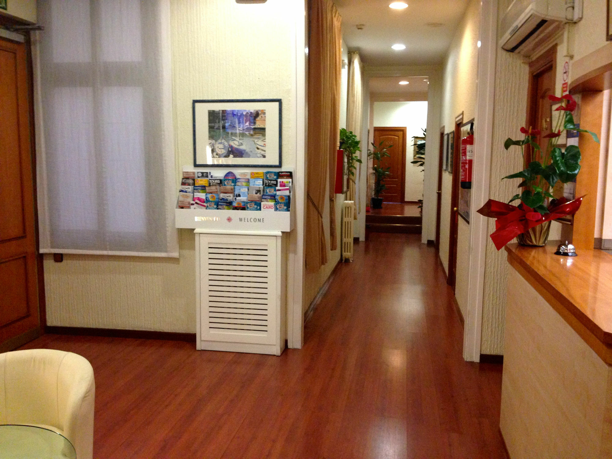 Hotel Pelayo Barcelona Bagian luar foto